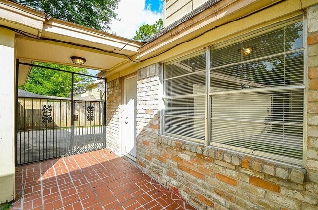 Building Photo - 4811 Wind Chimes Dr