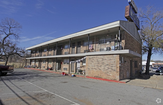 Primary Photo - 206 Overhill Dr