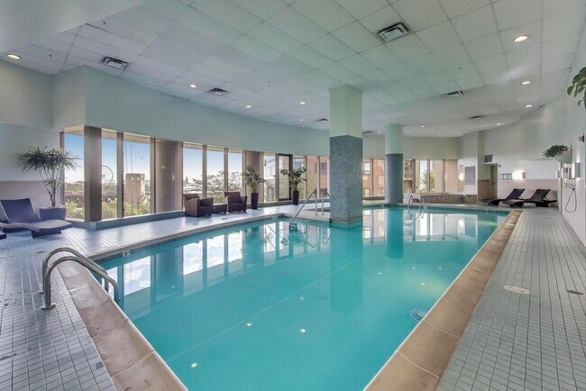 Building Photo - 420 E Waterside Dr
