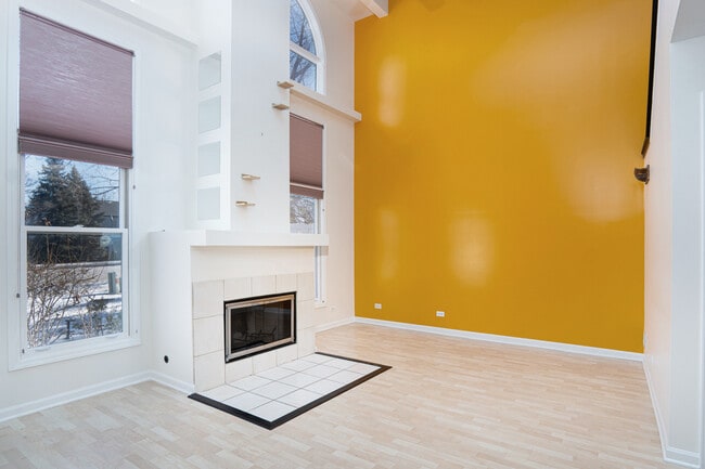 Building Photo - 712 Hamilton Ct