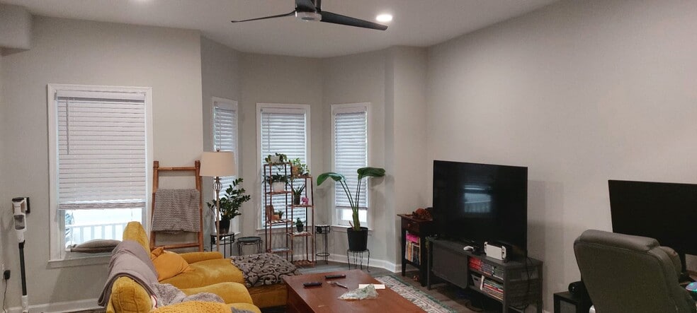 Livingroom - 446 N Loudoun St