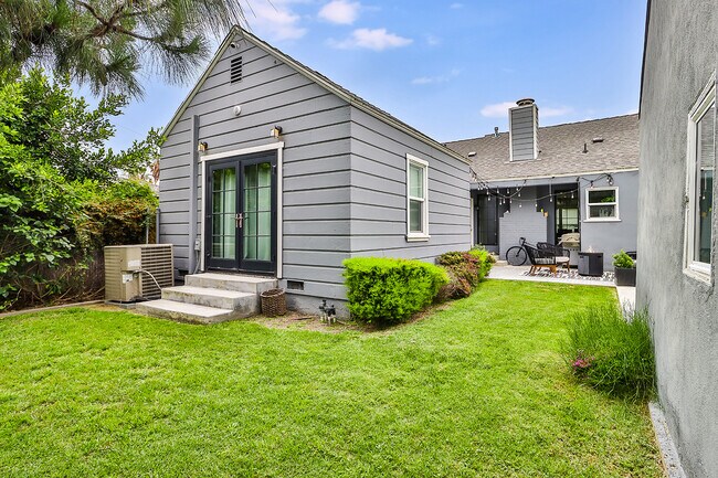 Building Photo - 6027 Comey Ave