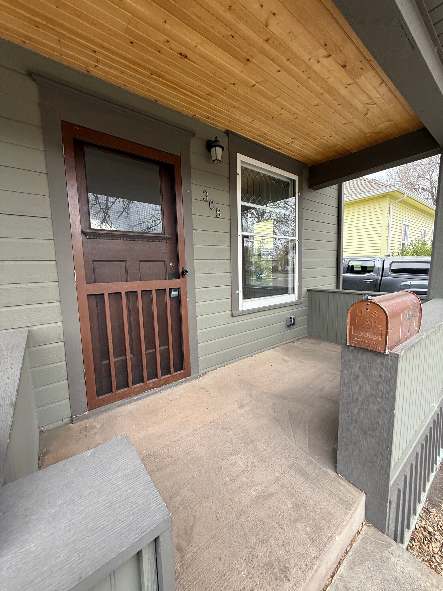 Building Photo - 308 E Callender St