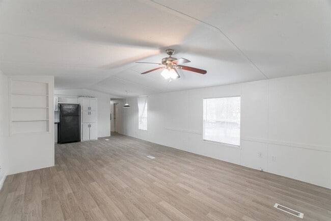 Building Photo - 9140 Sharyn Dr