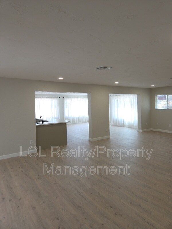 Building Photo - 29880 Longhorn Dr