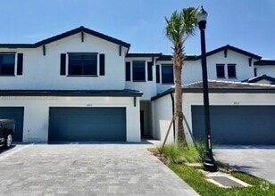 Building Photo - 4925 Peacock Wy