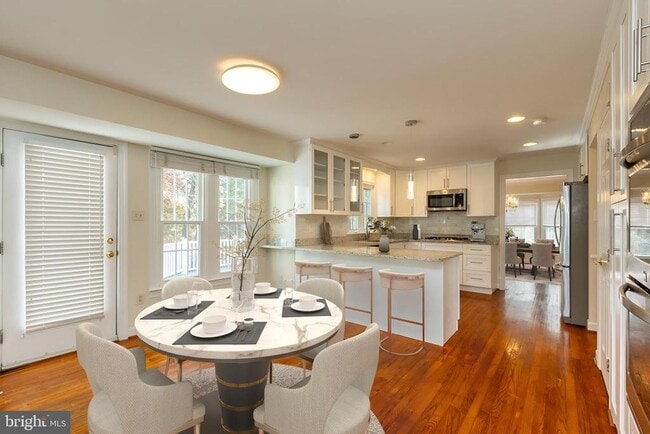 Building Photo - 14209 Floral Park Dr
