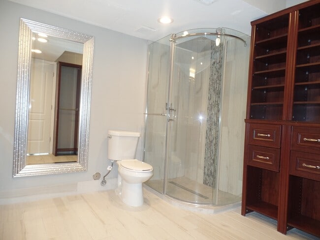 Building Photo - 2851 N Oakland Forest Dr