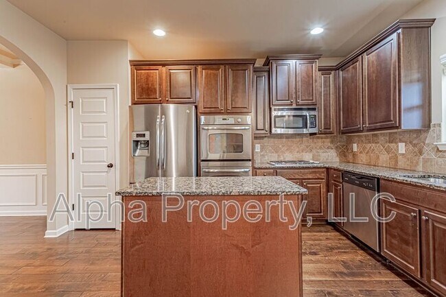 Building Photo - 256 Oak Branch Dr
