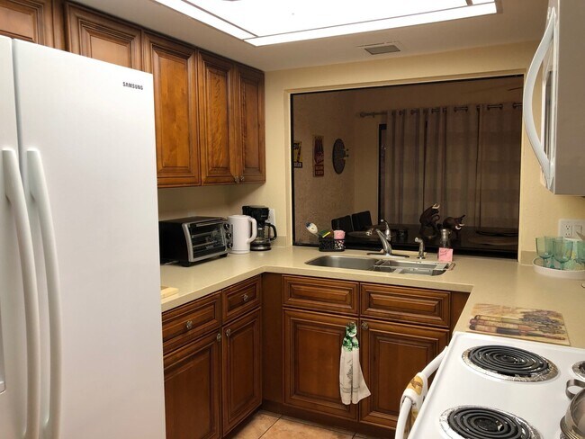 Building Photo - Lovely Home Steps Away From All the Amenities in Leisure World, in 45+ Active Adult Community Ava...