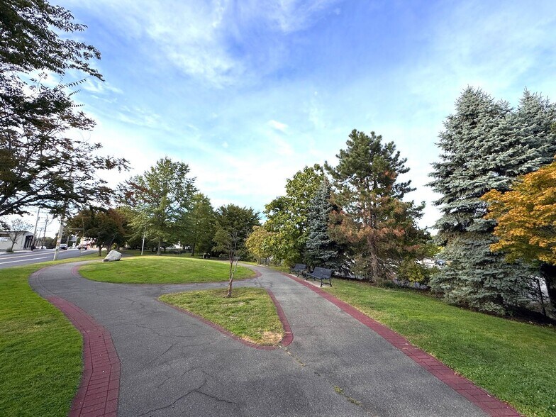 Building Photo - 848 Main St