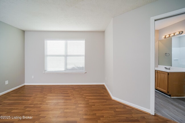 Building Photo - 4008 Willowview Blvd
