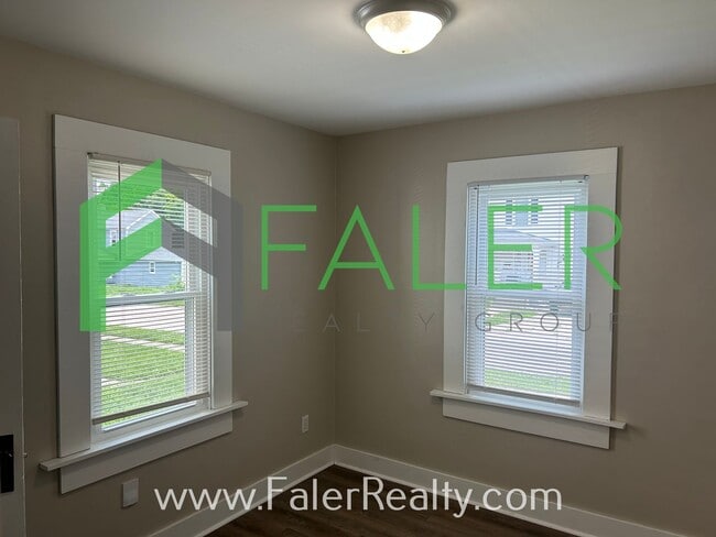 Building Photo - Charming Belmont Home!