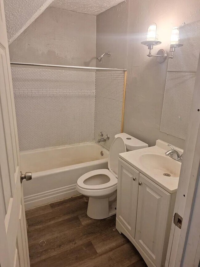 Building Photo - 2355 E 86th St