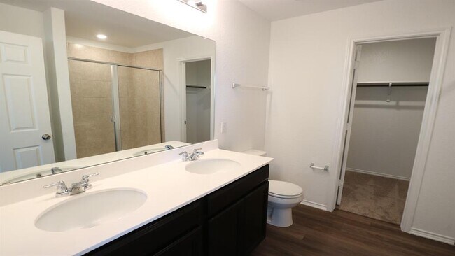 Building Photo - 444 English Oak St