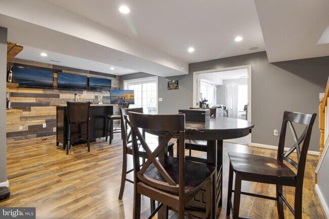 Building Photo - 7420 Mayflower Ct