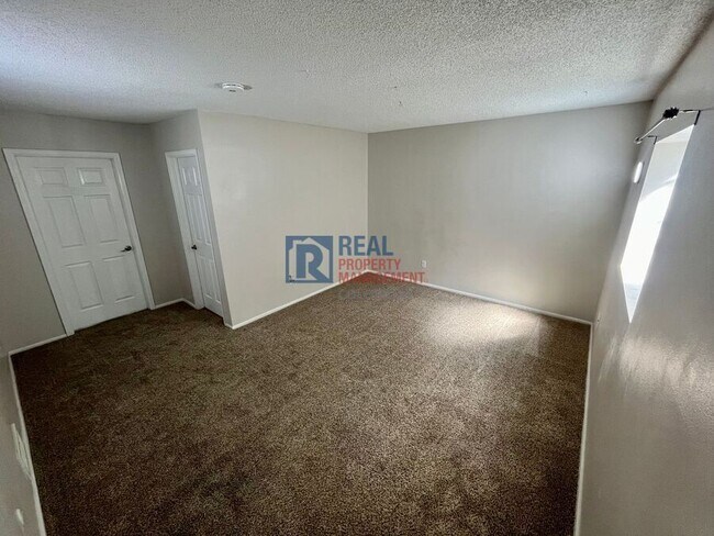 Building Photo - 4177 S Mobile Cir