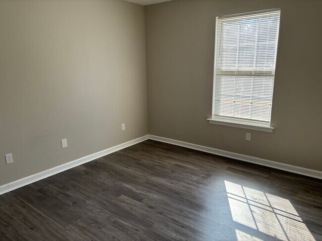 Building Photo - Duplex for rent - Section 8