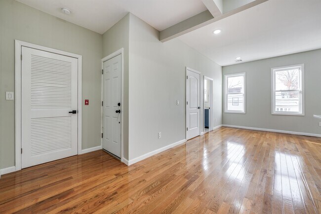 Building Photo - 222 69th St