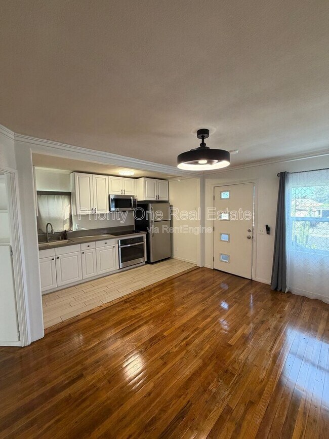 Building Photo - 2987 Clay Ave