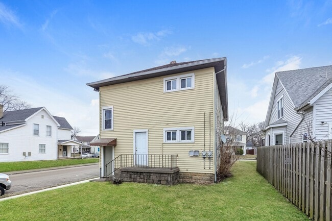 Building Photo - 327-329 N Shaffer Street