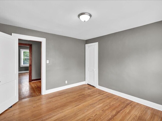 Building Photo - 3220 Grant Ave