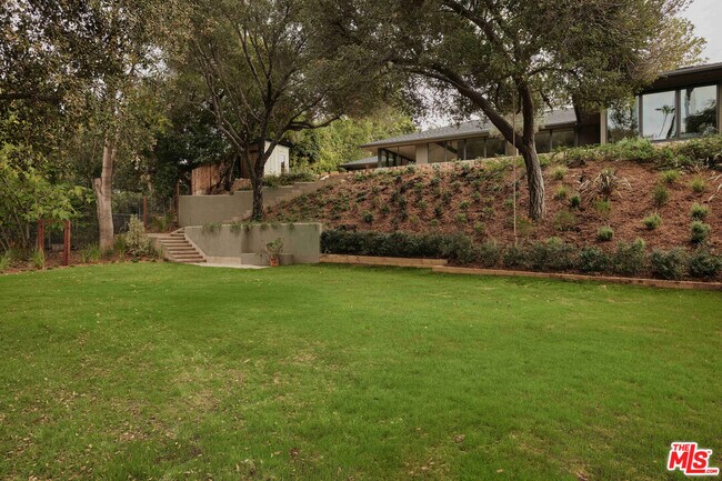 Building Photo - 775 San Rafael Terrace