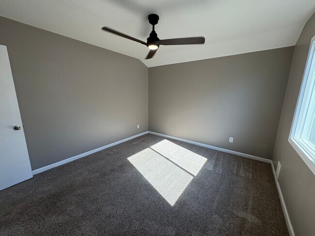 Building Photo - 4945 Mt Alifan Dr