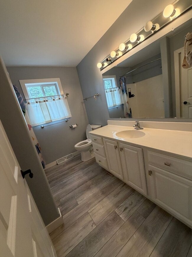 Building Photo - Click the “Apply Now” button or email wapmrentals@gmail.com for a prompt response.