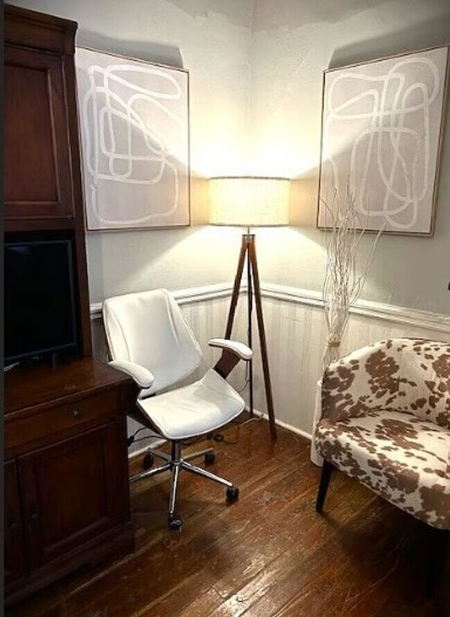 Building Photo - Charming 3BR House in Macon - Walk to Mercer Village and Tatnall Square Park!