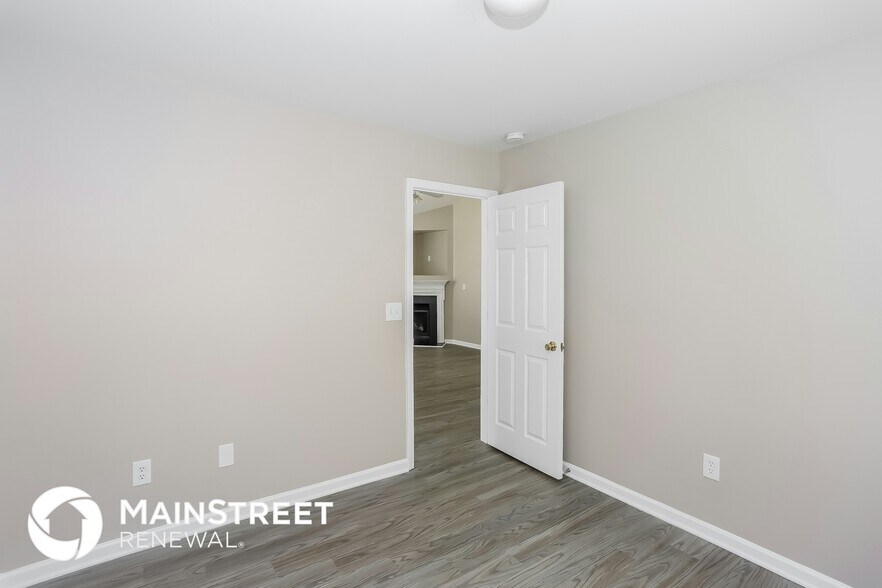 Building Photo - 9442 Dewey Dr