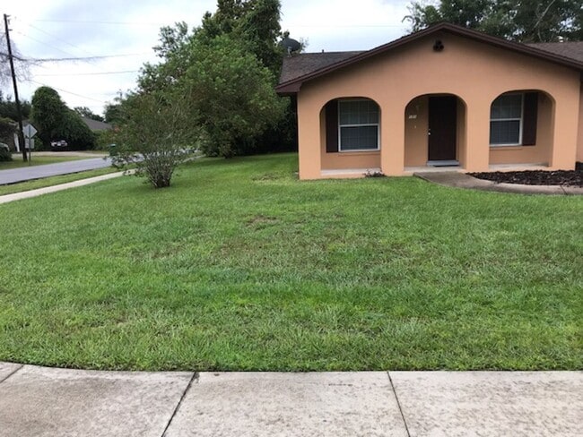 Building Photo - Conveniently located to I-4