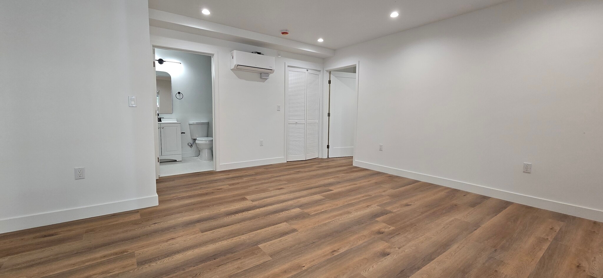 Building Photo - 10435 Ashton Ave