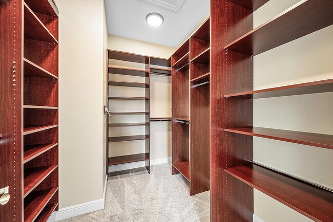 Building Photo - 824 Virginia Gardens Dr