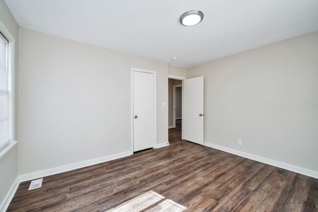 Building Photo - 352 1st Ave NW