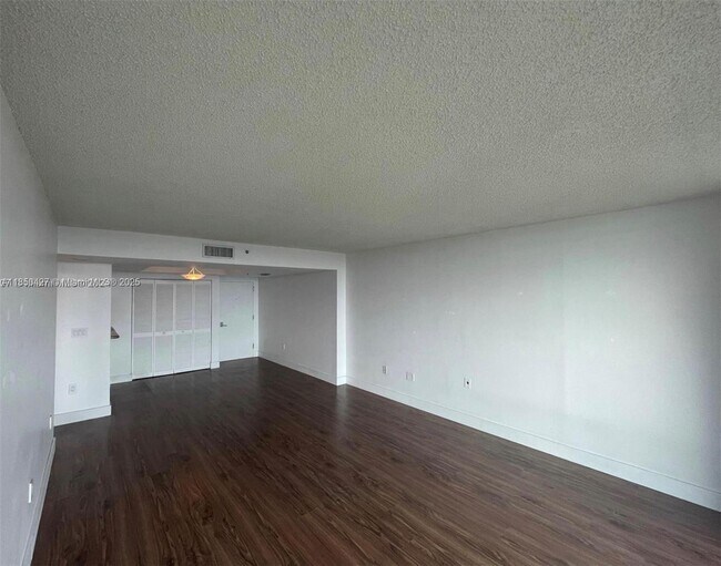 Building Photo - 650 West Ave