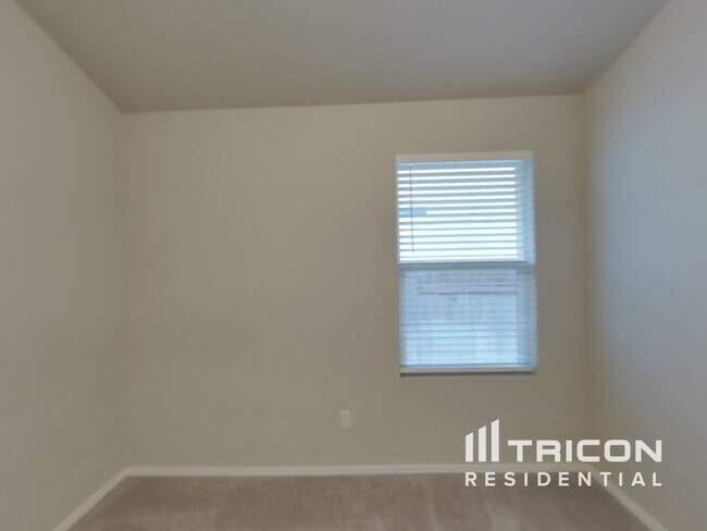 Building Photo - 5217 Saddle Clb Dr