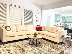 Building Photo - 6009 Mock Ives Ct NE