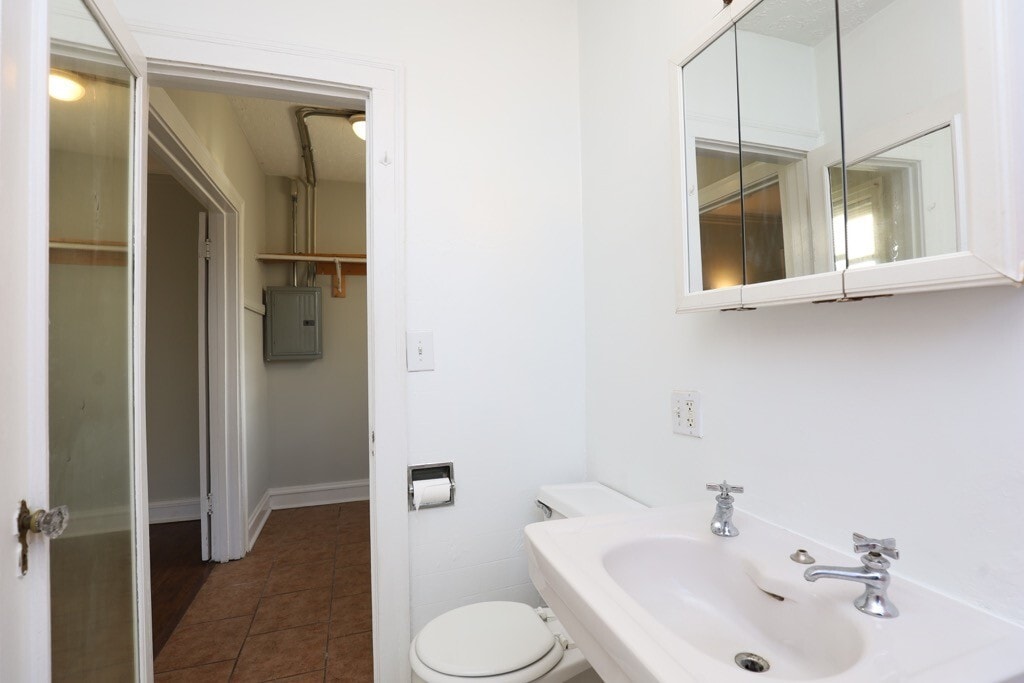 Building Photo - 4538 N Damen Ave