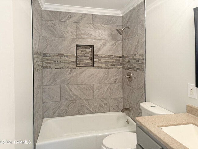 Building Photo - 412 Estelle Dr