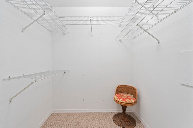 Building Photo - 130 Queen Catherina Ct