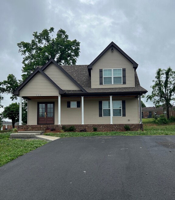 Building Photo - 202 Cherokee Dr