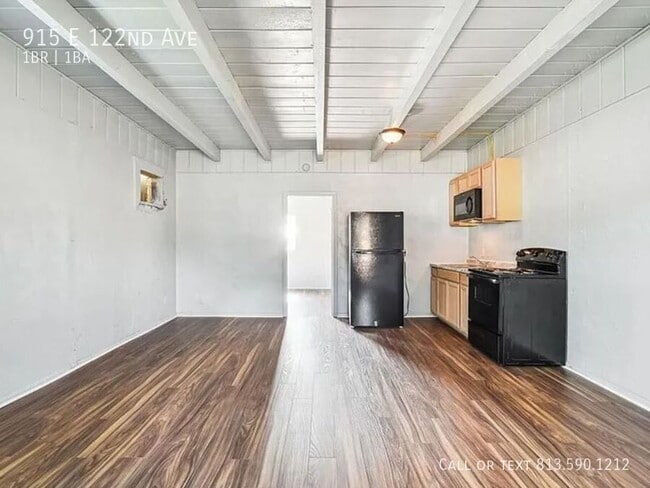 Building Photo - 915 E 122nd Ave