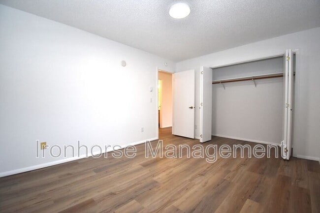 Building Photo - 811 W Villard St