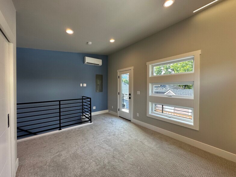 Building Photo - 5509 Brooklyn Ave NE