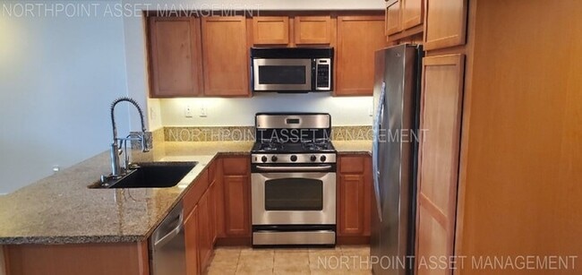 Building Photo - 2 Bed, 2 Bath located within Point Loma an...