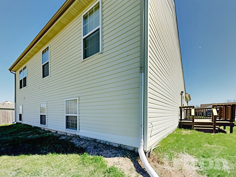 Building Photo - 4040 Dogwood Ln