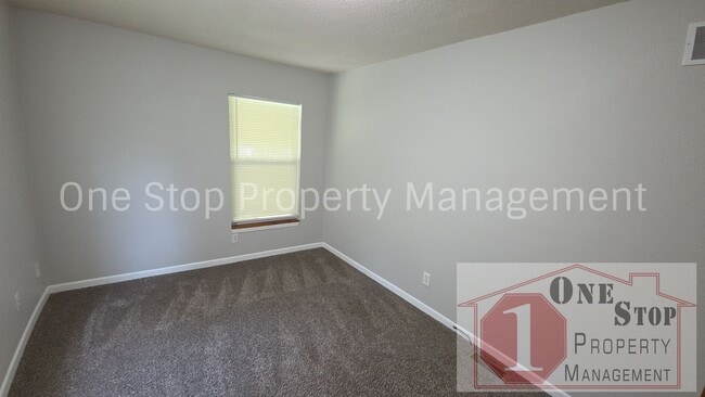 Building Photo - 606 S Fairview Ave