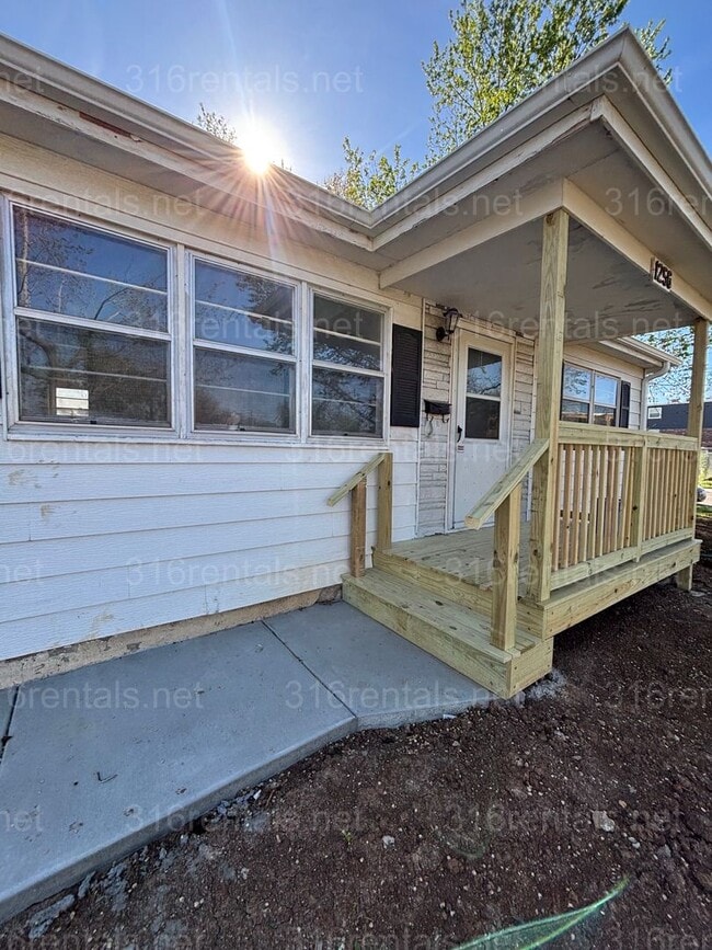 Building Photo - 2 bed 1 bath house available!