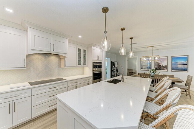 Building Photo - Furnished/Unfurnished ** Annual Rental ** Available 5/1/26 ** 4 Bed/2 Bath Single Family Home ** ...